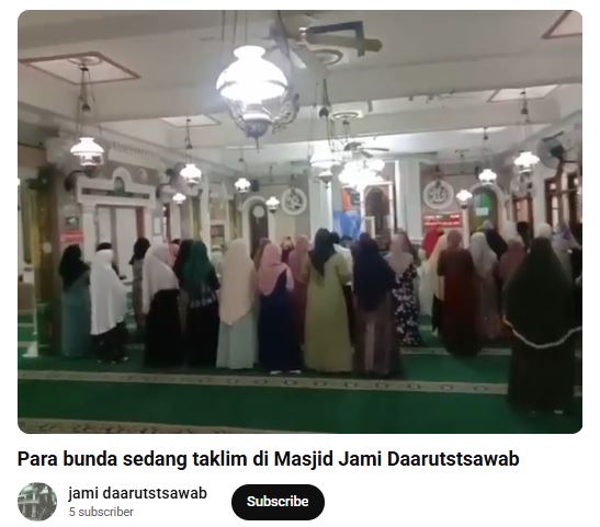 Para bunda sedang taklim di Masjid Jami Daarutstsawab